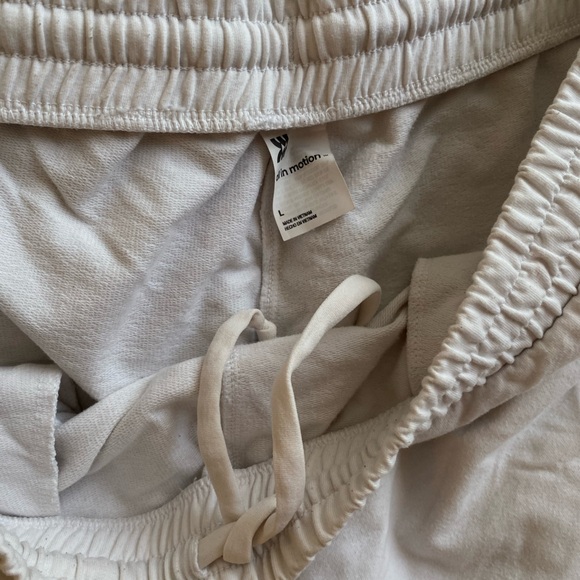 All in Motion - White Short - Picture 3 of 4